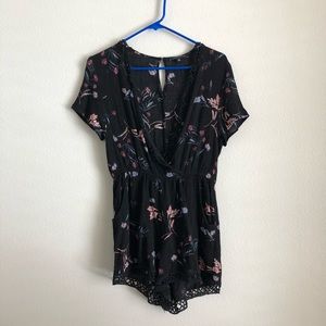 Kendall & Kylie Black Floral Romper Short Sleeve